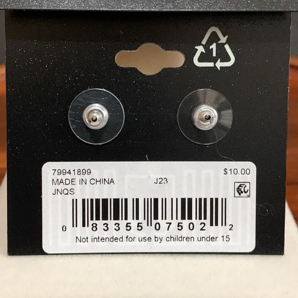 NWT Napier silver tone faux pearl stud earrings - Picture 2 of 2